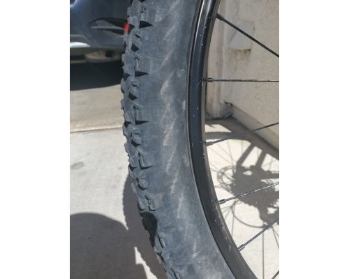 Cuts on Sidewalls of Tires